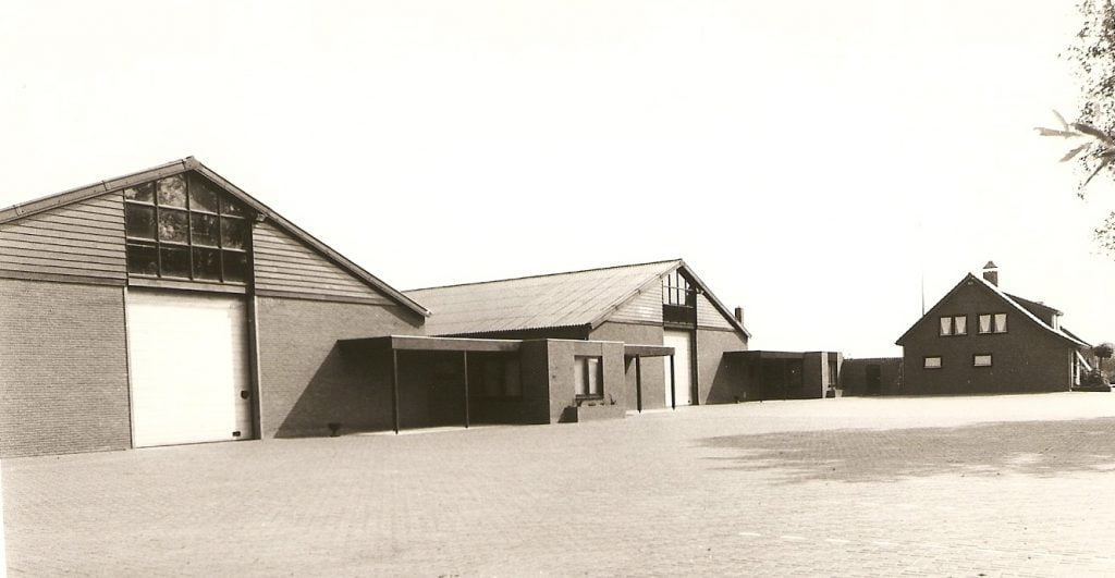 Historische foto van de gebouwen en het huis van Maas Plant